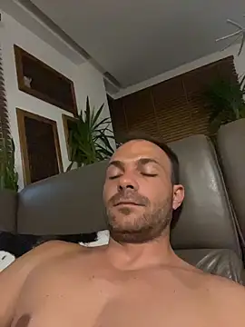Adventurehotman live sex cam