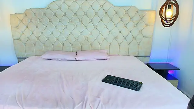 ZenyaVirelli webcam
