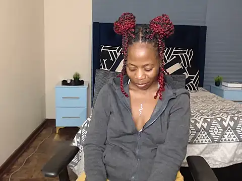QUEENMANDYY webcam