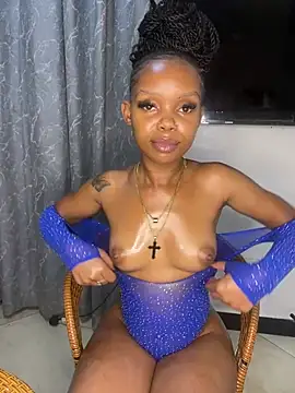 sexyie_caramel live cam on StripChat