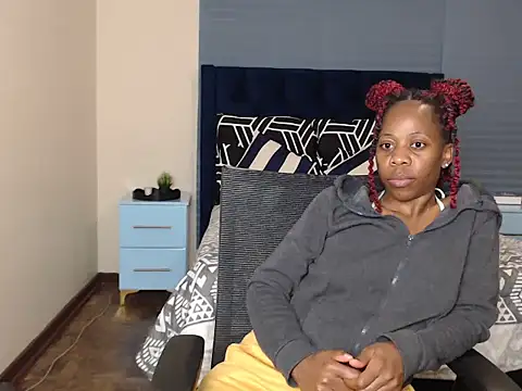 QUEENMANDYY webcam