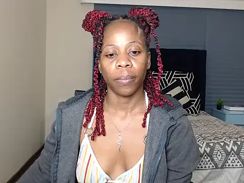QUEENMANDYY webcam