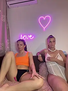 Sabrinedivinee live cam on StripChat