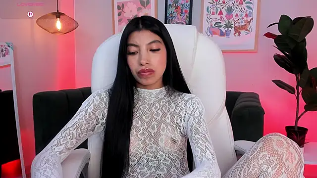 Tiffany_Low live cam on StripChat