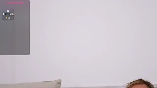 ElaraShine live cam on StripChat