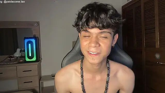 OopsAgain_'s live cam