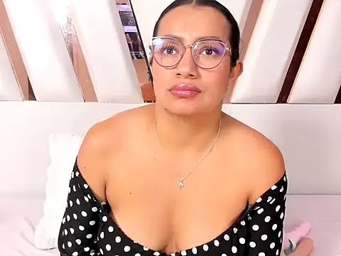 MiaKleinX webcam
