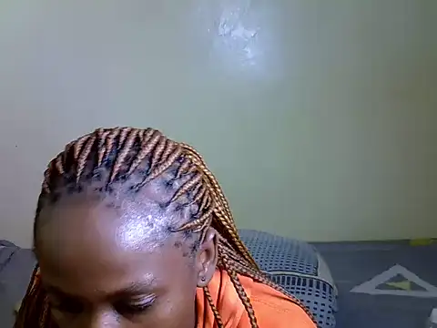 Pearl_petite webcam