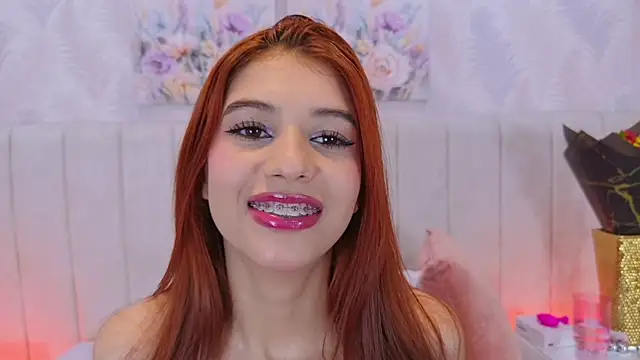 SaraLugo live cam on StripChat