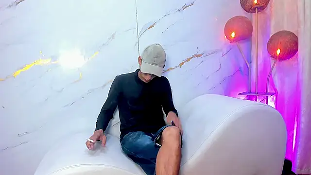 AmazingOrgasm webcam