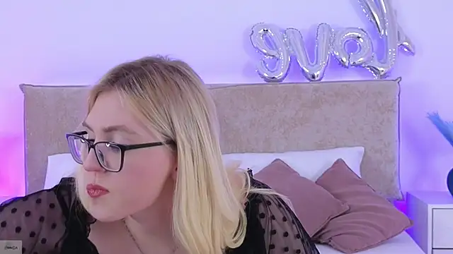 Jules_night Live Webcam on Stripchat
