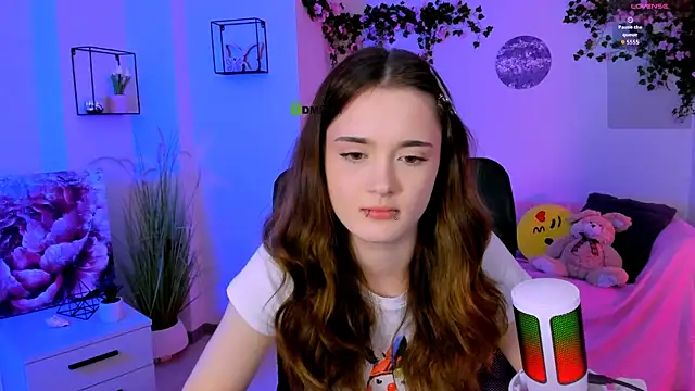 liana_kisses webcam