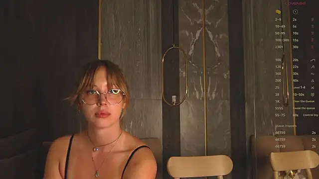 LoraineLuff webcam