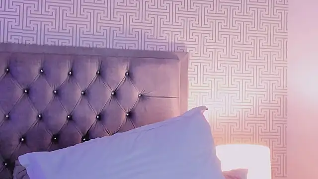 Evaa_Lunna_ webcam