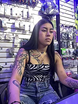emily_24x webcam