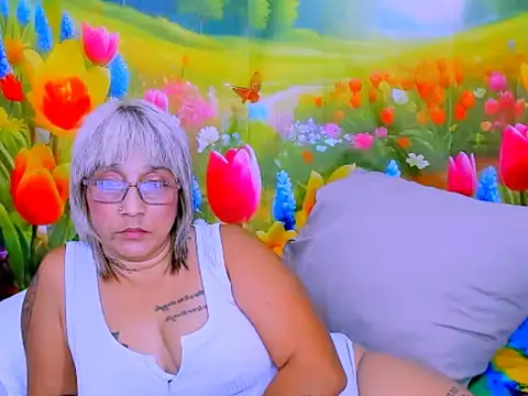 indianroxy webcam