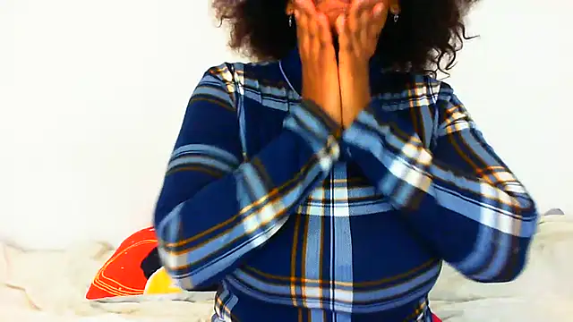 NAUGHTIECURVY webcam