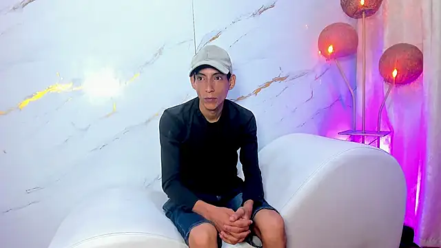 AmazingOrgasm webcam