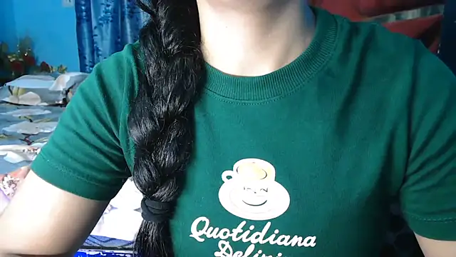 Cuteangle1 webcam
