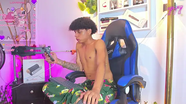 _taylor_black webcam