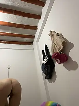 karla-thomsom10 live cam on StripChat