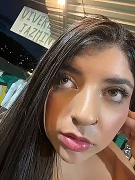 Isaa-Sweet webcam