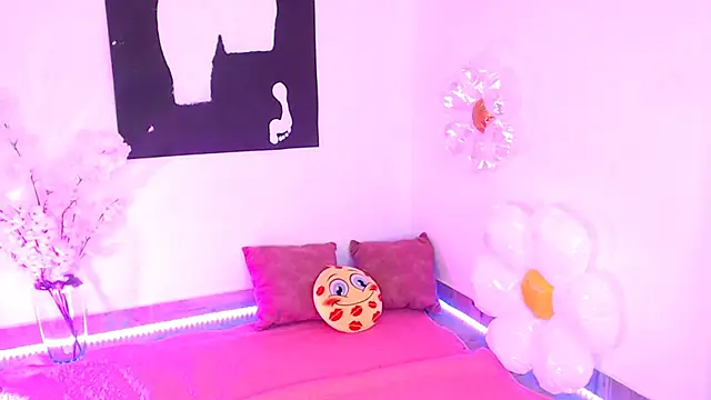Sami-Queen live cam on StripChat