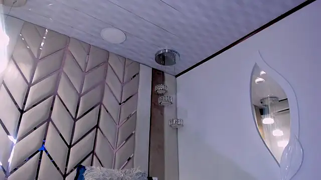 Raven_Luxx webcam