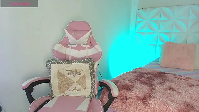 Ivonny_Goldie webcam