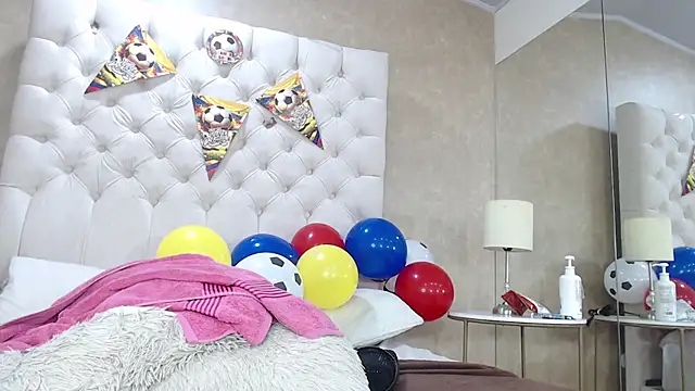 LuciaMoore webcam
