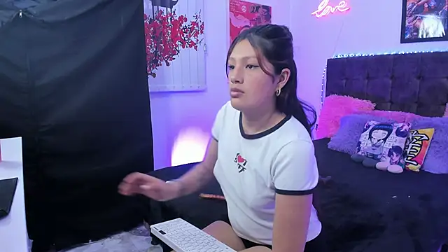 Kyra_Noir webcam