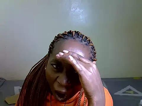 Pearl_petite webcam