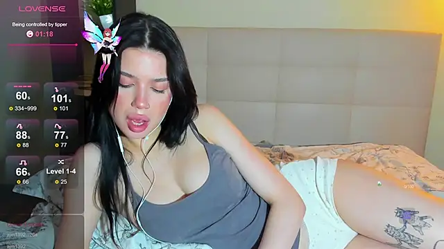 Tune_Godnesss live cam on StripChat