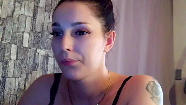 Ellara- webcam