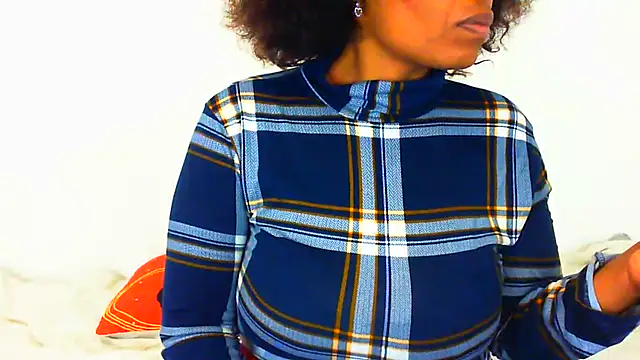 NAUGHTIECURVY webcam
