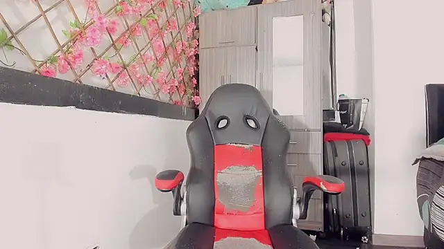 Thiara_veky_ webcam