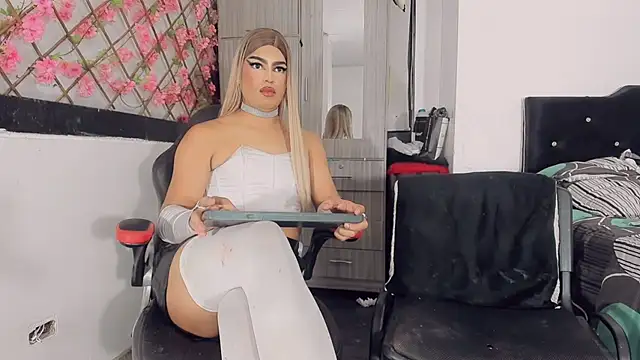Thiara_veky_ webcam