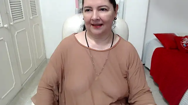 leonela_69 live cam on StripChat