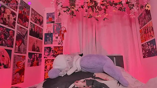 MissCurvyTop webcam