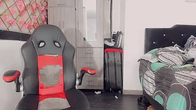 Thiara_veky_ webcam