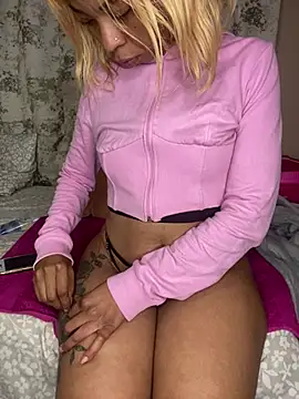 CandySlender18 webcam