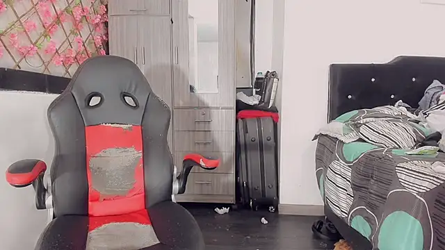 Thiara_veky_ webcam