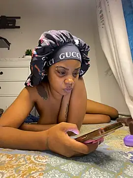 TheRealOshunQueen webcam