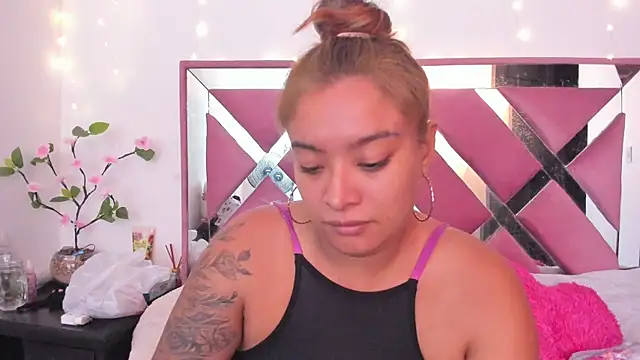 bellalumi live cam on StripChat