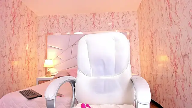 Emily_Whinfre webcam