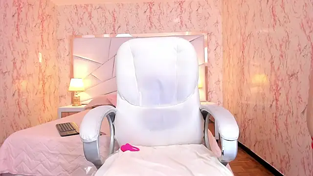 Emily_Whinfre webcam