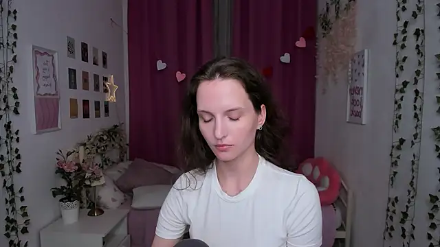 Ariadna_Shy webcam