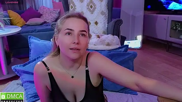 Mira_Mermayd live cam on StripChat