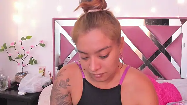 bellalumi live cam on StripChat