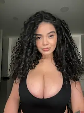 Curlyierr live cam on StripChat